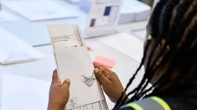 Poll: More Democrats Plan to Ditch Mail-In Ballots and Vote in Person in Midterms