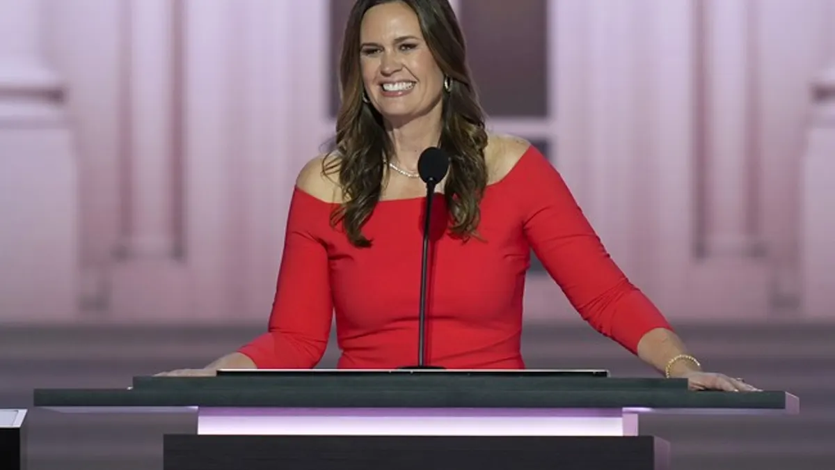 A Sarah Huckabee Sanders Welfare Ad Set Off a Conservative Firestorm. Here's Why.
