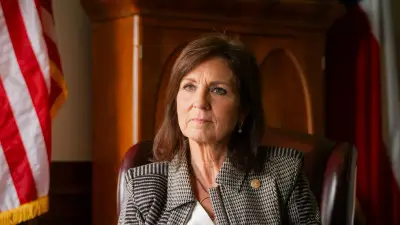 As She Divorces Ken Paxton, His Wife Urges Texans to Vote for Him