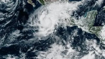 Hurricane Simon threatens southwestern Mexico, to land Sunday