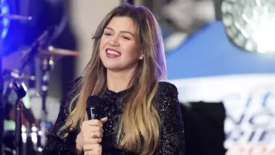 Brooklyn shop owner reports death threats from Kelly Clarkson fans