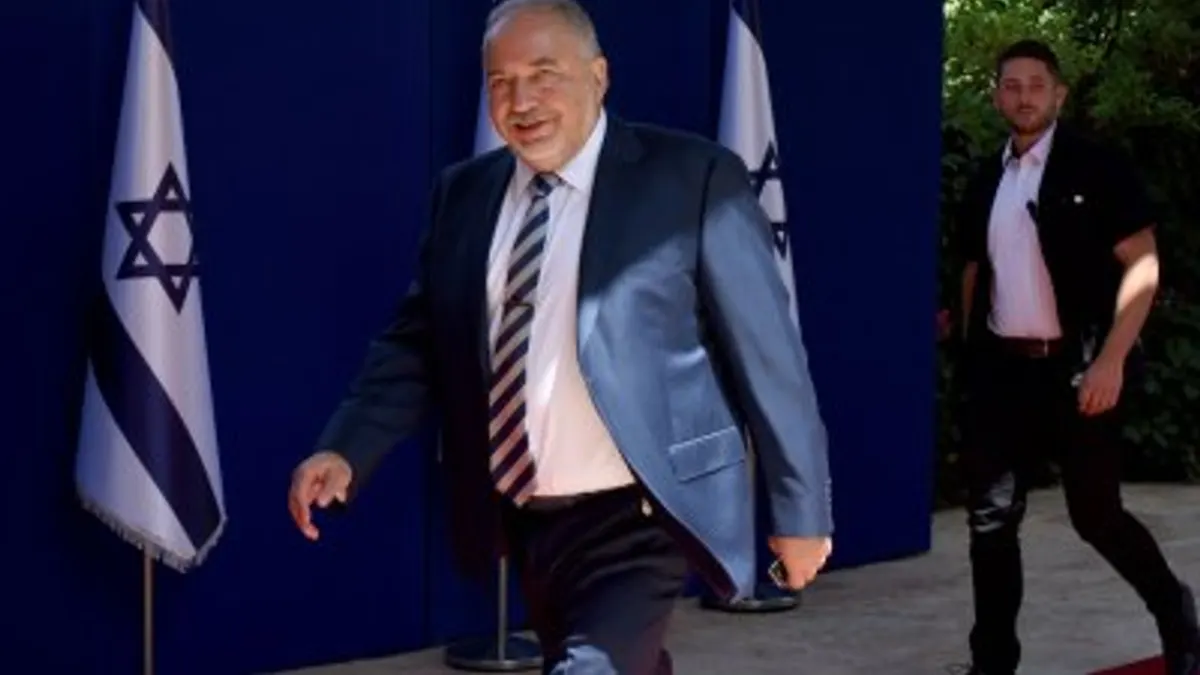 Former Israeli defense minister seeks treason probe of Netanyahu