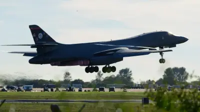 U.S. Rushes to Withdraw Bombers From U.K. Air Base After New Threats