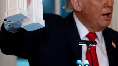 Officials Back Trump’s Claim That Triumphal Arch Is Needed for National Security