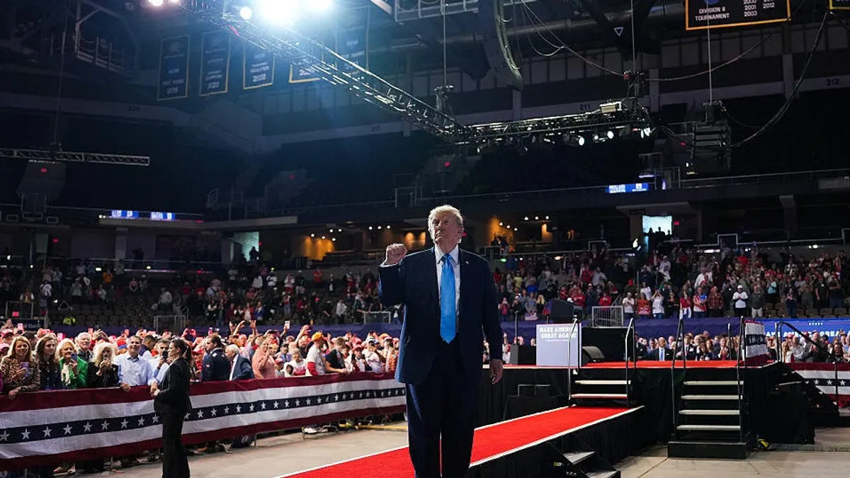 In Kentucky campaign stop, Trump says he "can do stuff that is unbelievable"